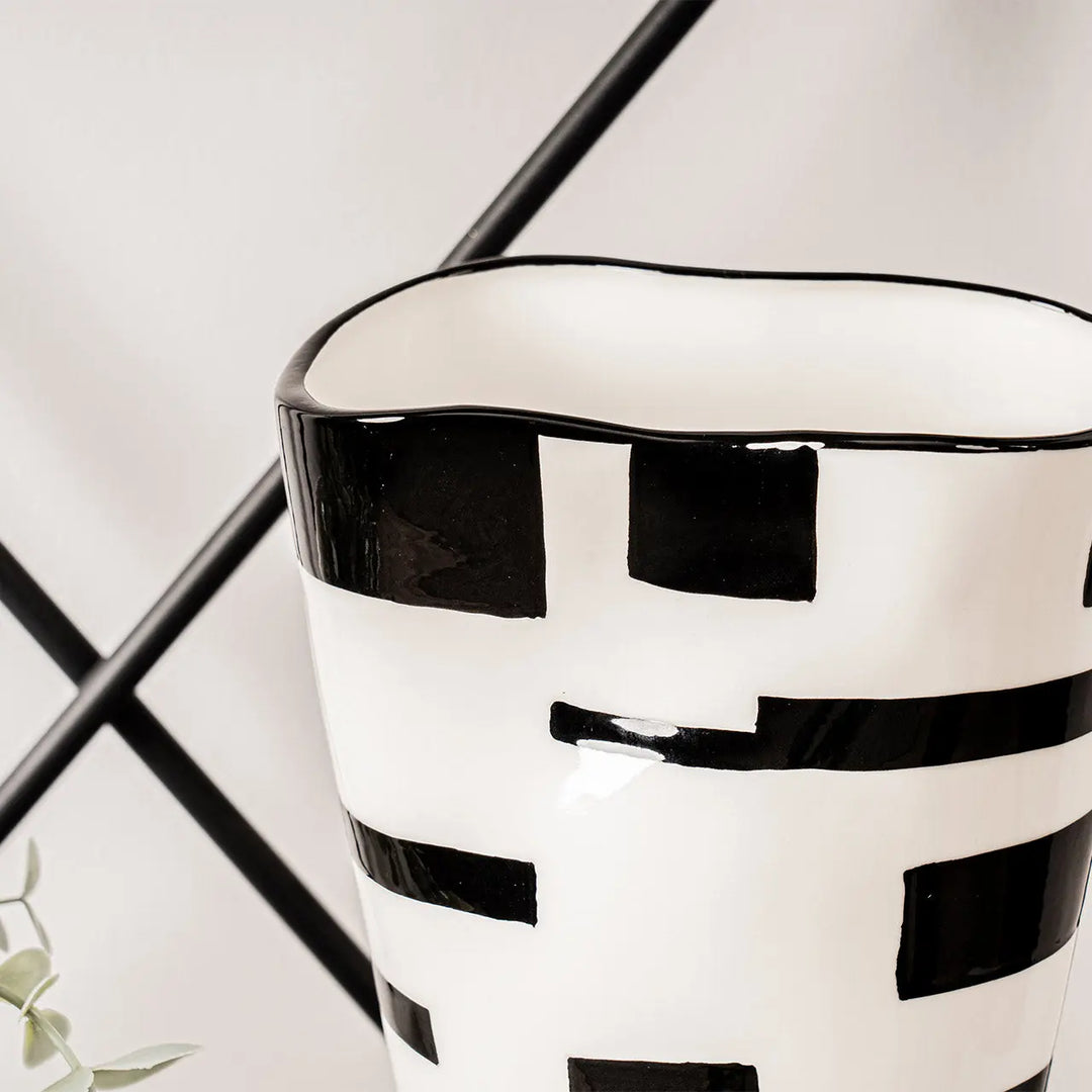 White And Black Ceramic Vase – 23.7 cm Lina Home
