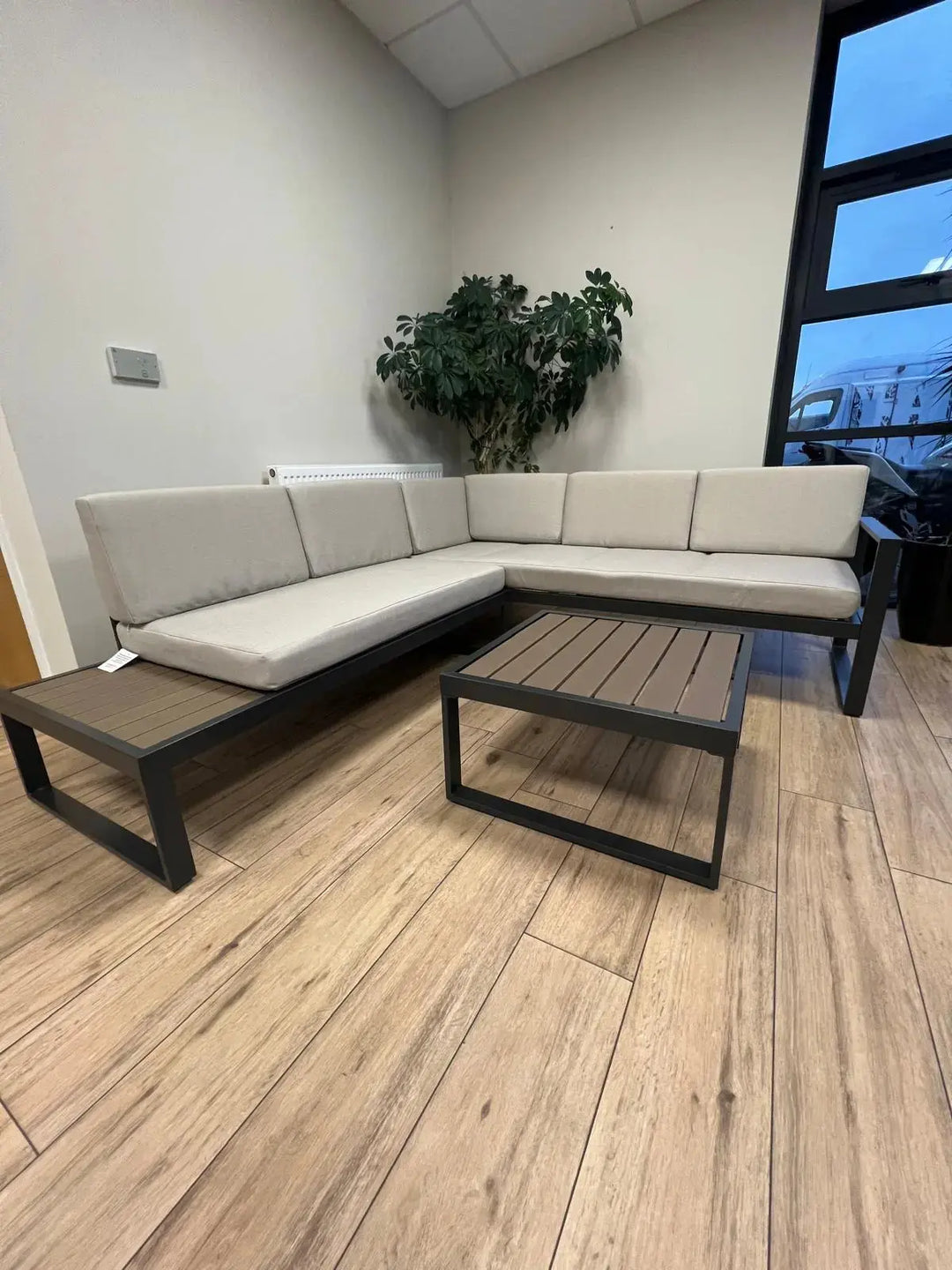 Aluminium Corner Lounge Set with Dark Grey Frame and Beige Cushions UCPMJ